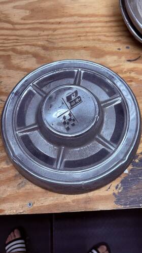 3772740 General Motors 1 Gm Chevrolet 1959-1962 Chevy 10.5 Inch Flags Hubcap #3772740 Corvette