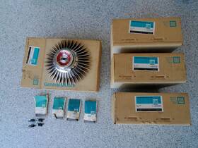 3910731 General Motors 67 Only C3 Corvette Starburst Center Caps With Hardware 4 -gm #3910731 Nos