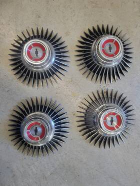 3910732 General Motors 1967 Corvette Starburst Bolt-on Wheel Center And Cap Set