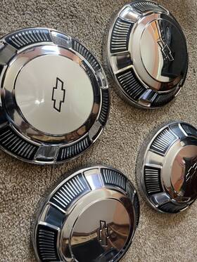 3916402 General Motors Nos 1968 1969 1970 1971 1972 Impala Bel Air Biscayne Standard Hubcaps