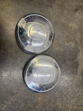 406211 General Motors Vintage Gm Oldsmobile 1970-1972 Olds F85 10.5 Inch Silver Hubcaps Set Of 2