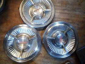 584464 General Motors Used Gm 1962 Oldsmobile Super 88 98 Starfire Deluxe Hub Cap Spinner Inserts