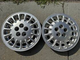 9592814 General Motors Two 95-98 Oldsmobile Achiva 15 Inch Bolt On Wheel Covers Hubcaps Oem