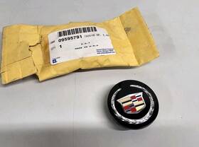 9595791 General Motors Genuine Gm Center Cap Multi-colored Tri-shield Emblem 2006-15 Cadillac