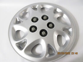 9594041 Genuine Saturn Oem Wheel Trim Cover Silver Spark
