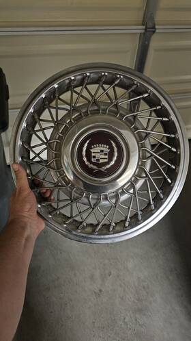 1617750 Gm Old Older Cadillac Used Wire Hubcap 1980s 90s Read Description