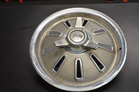 3949557 Gm Oem 15-inch Wheel Cover Hubcap With Spinner 1964 Corvette Gm#