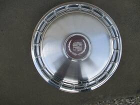 570-2048 Gm 86 Deville Wheel Cover Clean With Edge Scuff