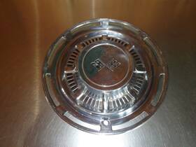 Chc60 Gm Factory Wheel Rim Hub Cap Hubcap 1960 Chevy Chevrolet Impala Cross Flags