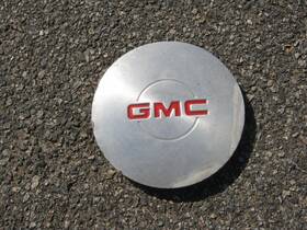 1504022 Gmc One Factory Original 1999 To 2004 Yukon Sierra Center Cap Hubcap