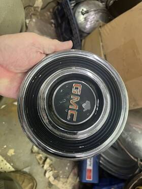 3945079 Gmc 49905 1970 71 72 Wheel Cover Center