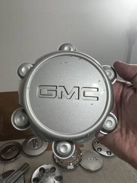 9595550 Gmc 1 2004 - 2008 Canyon Silver Oem Center Cap P/n 5185 15 Inch