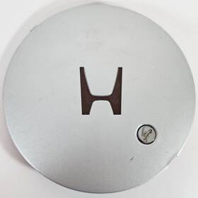 44742-sf1y-j010 Honda One 1990-1991 Prelude # 55074 Center Cap For 14 Inch Hubcap / Wheel Cover Used