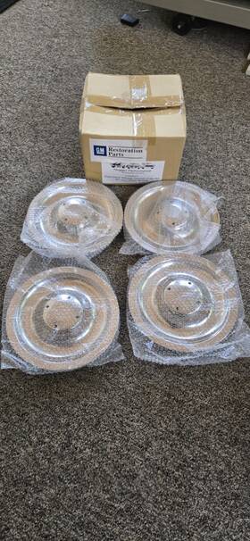 L00017 Hugger Performance 1966 1967 Rally Wheel Center Flat Caps 4pc Hub Cap Ornament Gm Licensed Oe Style