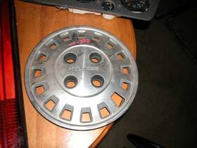 570-55500 Hyundai 87 88 89 Excel Wheel Cover 17 Spoke With Lug Nuts