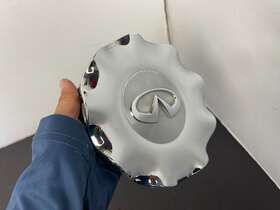 40315zq10a Infiniti X1 2008 - 2010 Qx56 Chrome Center Hub Cap Read #3 Oem