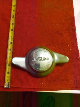 C1102-rh Jaguar Etype Xke Or Saloon Eared Type Hub Cap Knockoff Right Left Dull Chrome