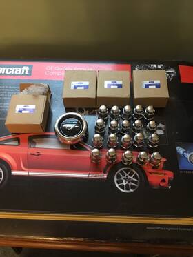 6367 Kentucky Mustang Magnum 500 Wheel Center Cap Set And Lug Nut Kit 1965-1973