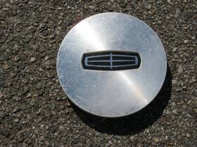 Yw13-1a096-da Lincoln One Factory 1998 To 2002 Town Car Center Cap Hubcap