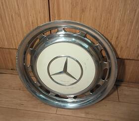 Mercedes-benz A1154010424 . Rare Vintage 15 Inch Mercedes-benz Chrome Hubcap Cream/ivory Center Single Read