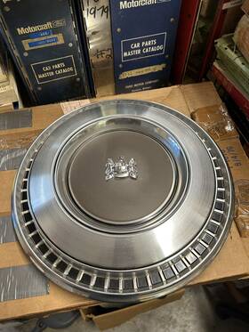 D1my-1130-b Mercury D1my-1130b 1971 Marquis Nos Hub Cap 1972