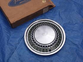 D4gy-1130-r Mercury Nos 1974 Montego 15 Inch Wheel Hub Cap / Very Hard To Find