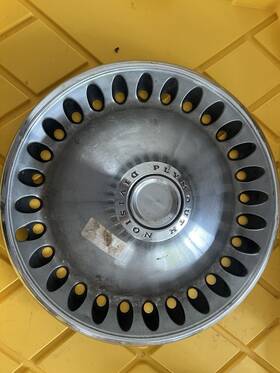 Mopar 2944432 1- Oem 1970 1971 1972 Plymouth Barracuda 14 Inch Hubcap Fury Roadrunner 359
