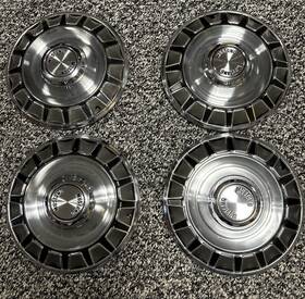 D0zz-1130-b Mustang 1970 Standard Hub Caps