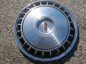 00395523 Oldsmobile One Genuine 1967 Toronado 15 Inch Deluxe Hubcap Wheel Cover