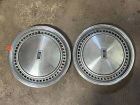 00416192 Oldsmobile 2 Vintage 1974-1976 15 Inch Hubcap Wheel Cover Used
