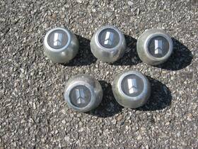 22531160 Oldsmobile Factory 1985 To 1989 88 98 Alloy Wheel Center Caps Hubcaps
