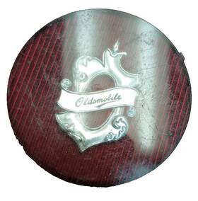 25442 Oldsmobile 1982 1983 1984 1985 1986 Omega Wheel Cover Snapin Emblem 2 1/2 Inch