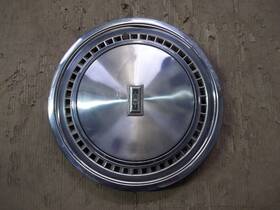 4040 Oldsmobile 74 75 76 88 98 Hubcap Rim Wheel Cover Hub Cap 15 Inch Oem Used