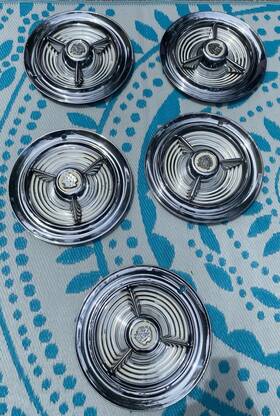 Oldsmobile 563962 Set Of 5- 1953- 55 Fiesta Super 88 98 Spinner Wheel Covers Hub Caps