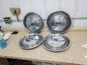 570-04039 Oldsmobile Wheel Cover Hubcap With Rib Type Chrome Center Fits 74-76
