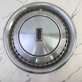 9605032 Oldsmobile 1973-1977 Cutlass 14 Inch Slotted Hubcap Wheel Cover W Black Emblem