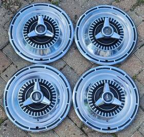 2530498 Plymouth Set Of 4 Vintage Oem 1965 Belvedere Satellite Fury 14 Inch Spinner Hubcaps