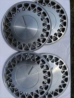 78071-65991 Plymouth 1990-1993 Voyager 15 Inch Aluminum Hubcaps Set Of 4