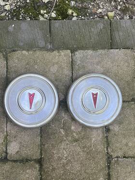 10006464 Pontiac 1975-81 Poverty Dog Dish Hubcap 488630 Lot Of 2