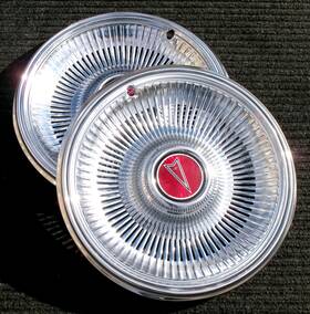 10010060 Pontiac Lot Of 2 Genuine Grand Lemans 14 Inch Rwd Hubcaps Wheel Covers 1980 1981 Oem