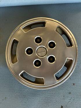 10027133 Pontiac 1984-89 J2000 Sunbird Phoenix Single 1 Oem 13 Inch Hub Cap Wheel Cover
