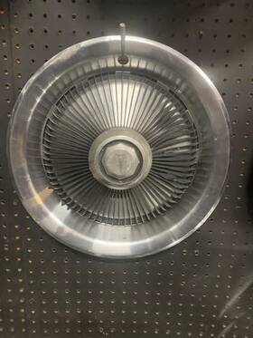570-05047b Pontiac Wheel Cover Hubcap With Fin Type Fits 72-76