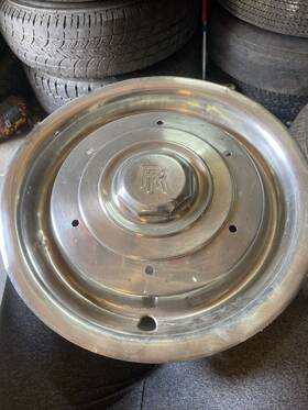 Ug4363 Rolls-royce One 66-72 Hubcap. 15 Inch Read Below