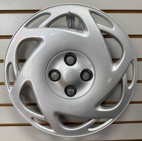 570-6015 Saturn 2000 2001 S Series 15 Inch Bolt-on Silver Hubcap Wheelcover Factory Original