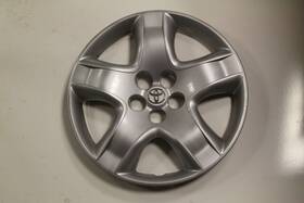 Toyota 42621 1ab120 2005-2008 Matrix 16 Inch Wheel Cover Hub Cap 61135 P/n