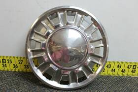 4262122021 Toyota Oem Single 13 Inch Hub Cap 61030 1970-1972 Corona / Mark Ii 752