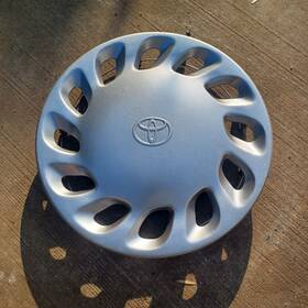 4262128061 Toyota Previa Hubcap 1991-1996 Fits 14 Inch Wheel Repainted One Bad Tab