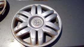 570-61104 Toyota Wheel Cover Hubcap 12 Spoke Fits 00-01 Camry 173819