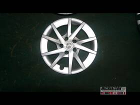 570-61165a Toyota Wheel Cover Hubcap Prius V Vin Eu 7th And 8th Digit 16 Inch Fits 12-14 754425