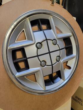 61042 Toyota 14 Inch Hubcap 1 Used Oem Supra 1979-1981 With Steel Wheels H#61042